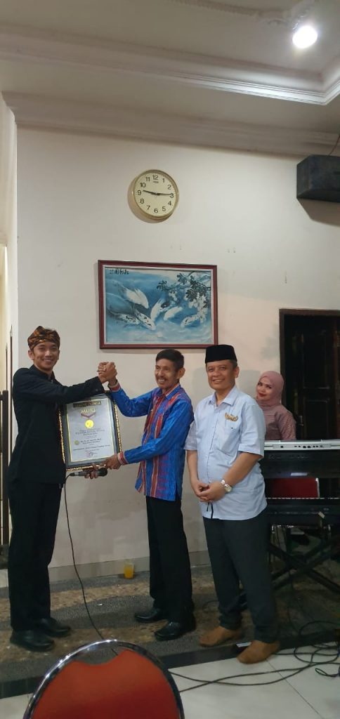 Pekande-Kandea Keliling Benteng Keraton Tercatat sebagai Rekor Dunia-MURI Pekande-Kandea Keliling Benteng Keraton Tercatat sebagai Rekor Dunia-MURI