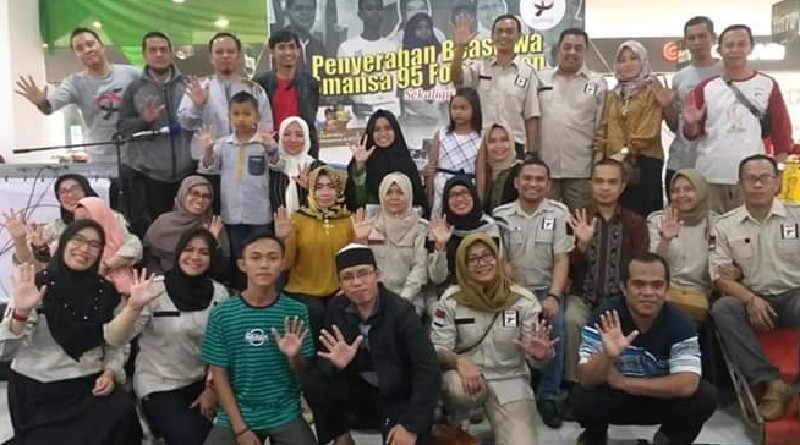 Alumni SMAN 1 Kendari Angkatan 95 Berikan Beasiswa Alumni SMAN 1 Kendari Angkatan 95 Berikan Beasiswa