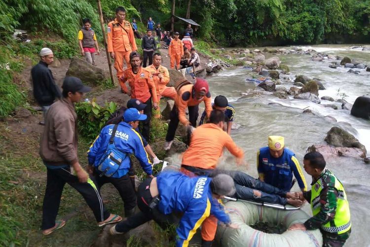 Bus Sriwijaya Rute Bengkulu-Palembang Masuk Jurang, 24 Penumpang Tewas Bus Sriwijaya Rute Bengkulu-Palembang Masuk Jurang, 24 Penumpang Tewas