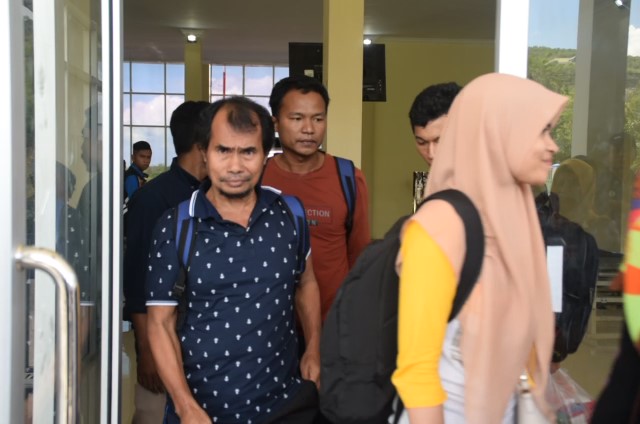Setelah Dibebaskan, 2 Orang Korban Sandera Abu Sayyaf Pulang ke Baubau Setelah Dibebaskan, 2 Orang Korban Sandera Abu Sayyaf Pulang ke Baubau