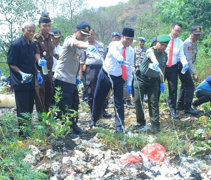 Polres Buton Musnahkan 1,5 Ton Miras Polres Buton Musnahkan 1,5 Ton Miras