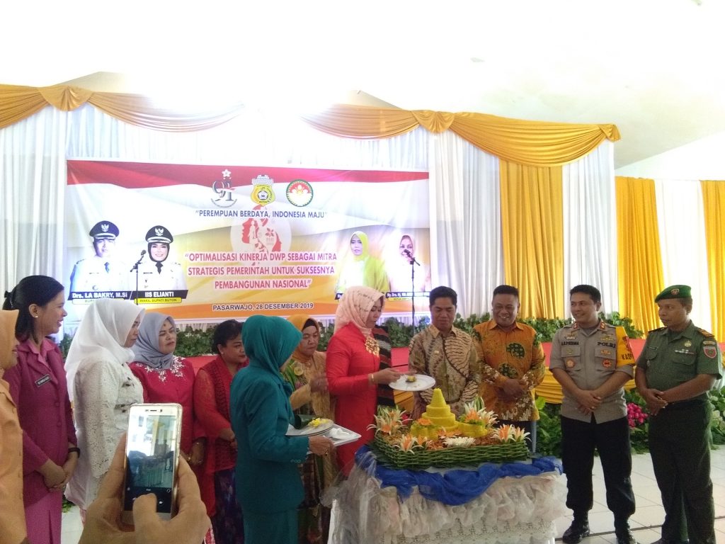 Peringati Hari Ibu dan DWP Bupati Minta Sukseskan Program Millenium Development Goal (MDGS) Peringati Hari Ibu dan DWP Bupati Minta Sukseskan Program Millenium Development Goal (MDGS)