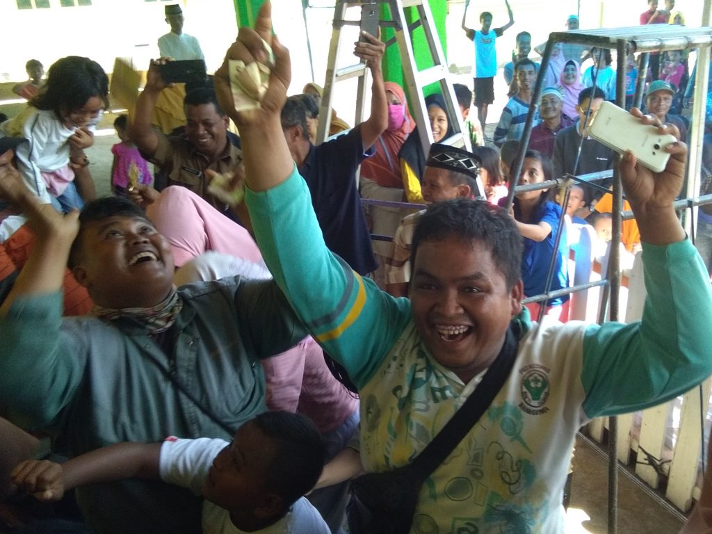 Bupati dan Kapolres Lakukan Tradisi Lelo Uang Bupati dan Kapolres Lakukan Tradisi Lelo Uang