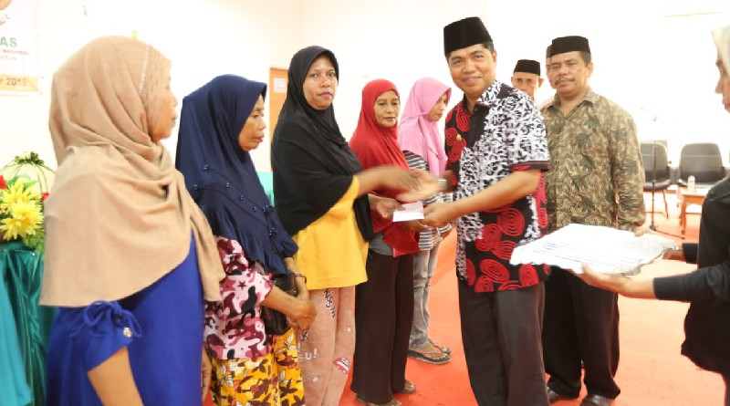 BAZ Beri Bantuan Kepada 51 Warga Buton BAZ Beri Bantuan Kepada 51 Warga Buton