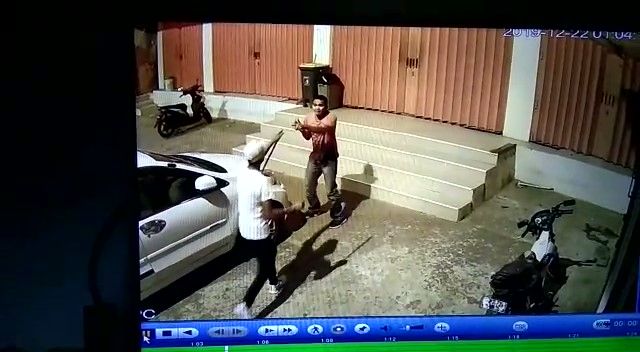 Terekam CCTV, Dua Pelaku Pengeroyokan dan Begal Ditangkap Polisi Terekam CCTV, Dua Pelaku Pengeroyokan dan Begal Ditangkap Polisi