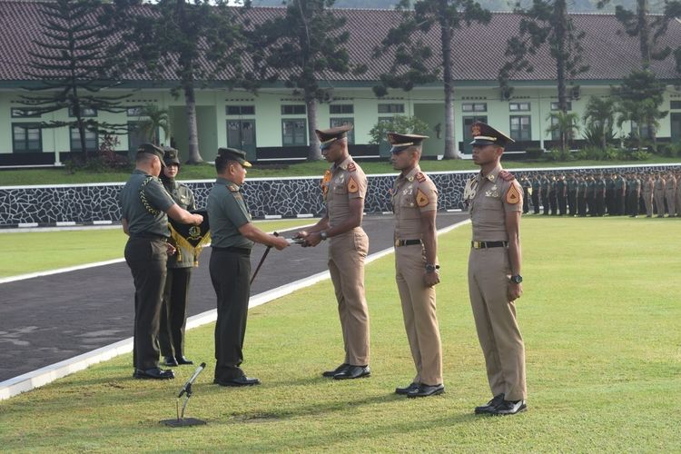 Aksi Heroik Tiga Taruna Akmil Selamatkan Penumpang Perahu Karam di Papua Aksi Heroik Tiga Taruna Akmil Selamatkan Penumpang Perahu Karam di Papua