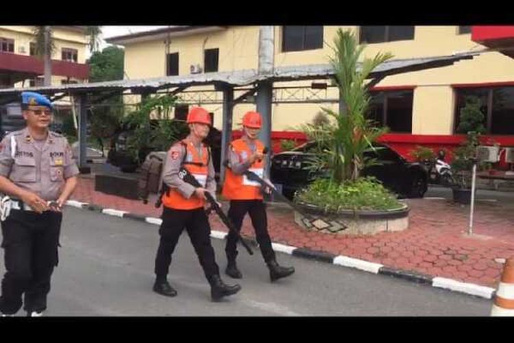 Gunakan Sabu dan Rekam Polwan Saat Mandi, 2 Oknum Polisi Diarak Keliling Polda Sumut Gunakan Sabu dan Rekam Polwan Saat Mandi, 2 Oknum Polisi Diarak Keliling Polda Sumut