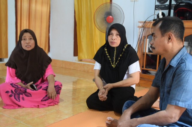 Orangtua Korban Sandera Abu Sayyaf Senang Putranya Berhasil Dibebaskan Orangtua Korban Sandera Abu Sayyaf Senang Putranya Berhasil Dibebaskan