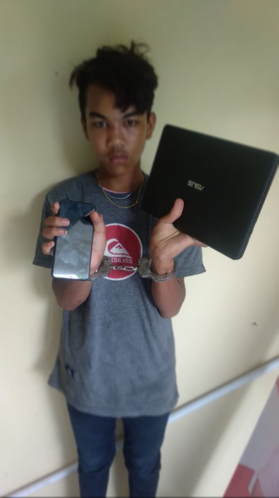 Mencuri di Baubau, Pemuda Asal Kediri Ditangkap di Pelabuhan Feri Lasalimu Mencuri di Baubau, Pemuda Asal Kediri Ditangkap di Pelabuhan Feri Lasalimu