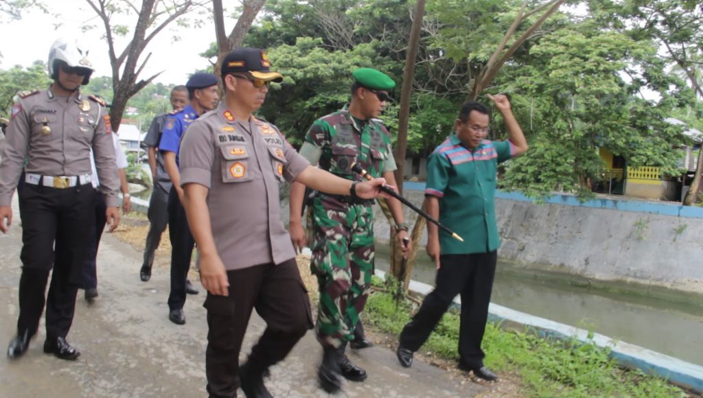 Usai Apel Siaga Bencana, Kapolres Baubau dan Dandim 1413 Buton Tinjau Daerah Rawan Bencana Di Bataraguru
