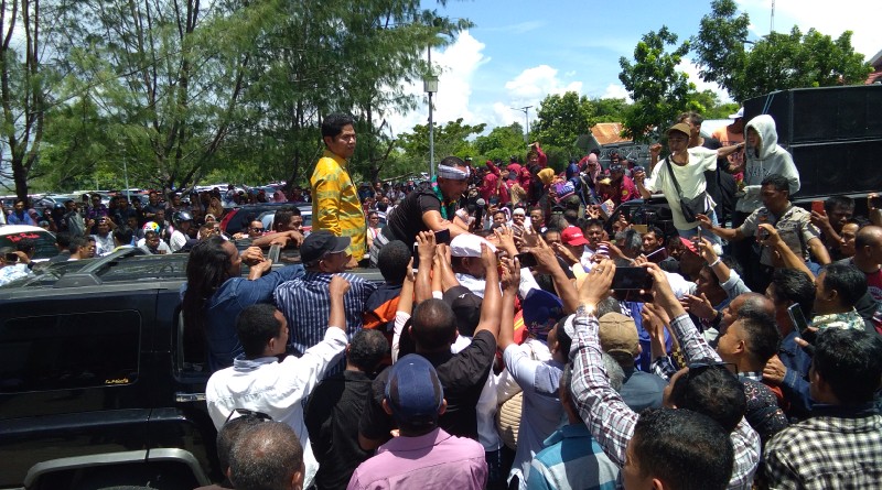 Tiba di Baubau Umar Samiun di Sambut Ribuan Massa Tiba di Baubau Umar Samiun di Sambut Ribuan Massa