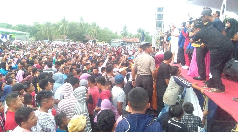 Hadiri Pelantikan Karang Taruna Buton, Umar Samiun Beri Dukungan La Bakry Dua Periode Hadiri Pelantikan Karang Taruna Buton, Umar Samiun Beri Dukungan La Bakry Dua Periode