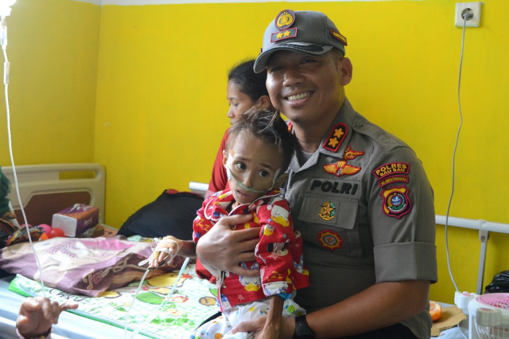 Kapolres Baubau Mengunjungi Pasien Gizi Buruk di RSUD Palagimata Kapolres Baubau Mengunjungi Pasien Gizi Buruk di RSUD Palagimata