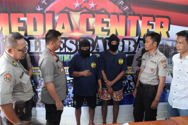 Polsek Sorawolio Bekuk 2 Pelaku Aniaya Hingga Korbannya Tewas Polsek Sorawolio Bekuk 2 Pelaku Aniaya Hingga Korbannya Tewas