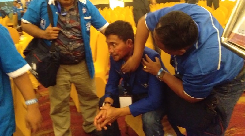 Kongres V PAN Ricuh, Dua Peserta Kongres Terluka Kongres V PAN Ricuh, Dua Peserta Kongres Terluka