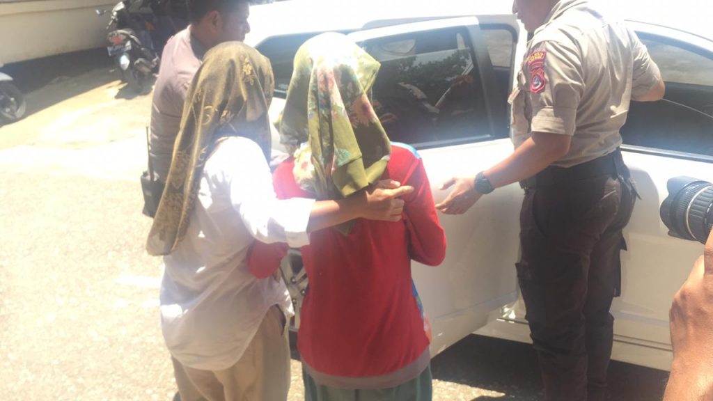 Ibu yang Bunuh Bayinya Di Buton Tengah Jalani Tes Kejiwaan Di Rumah Sakit Jiwa Ibu yang Bunuh Bayinya Di Buton Tengah Jalani Tes Kejiwaan Di Rumah Sakit Jiwa