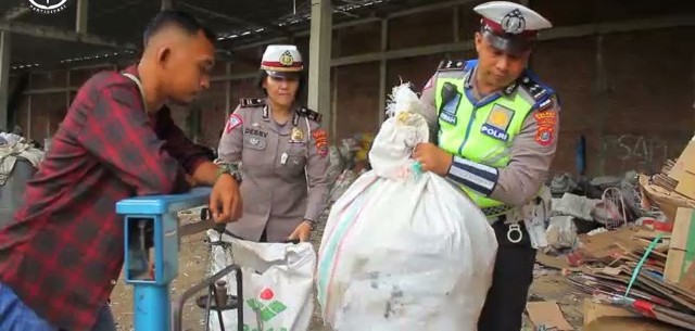 Sekarang Mengurus SIM dan SKCK di Polres Baubau, Bawa dengan Sampah Plastik Sekarang Mengurus SIM dan SKCK di Polres Baubau, Bawa dengan Sampah Plastik