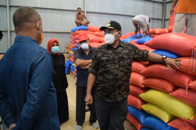 Wakil Walikota Baubau : “Warga Tidak Usah Panik, Stok Beras Cukup” Wakil Walikota Baubau : “Warga Tidak Usah Panik, Stok Beras Cukup”