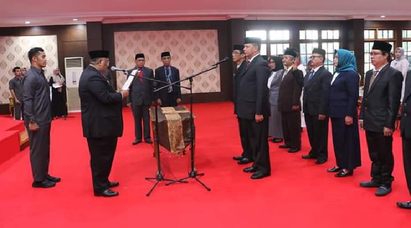 Alimazi Lantik Pejabat Sekda Pemprov Sultra Alimazi Lantik Pejabat Sekda Pemprov Sultra