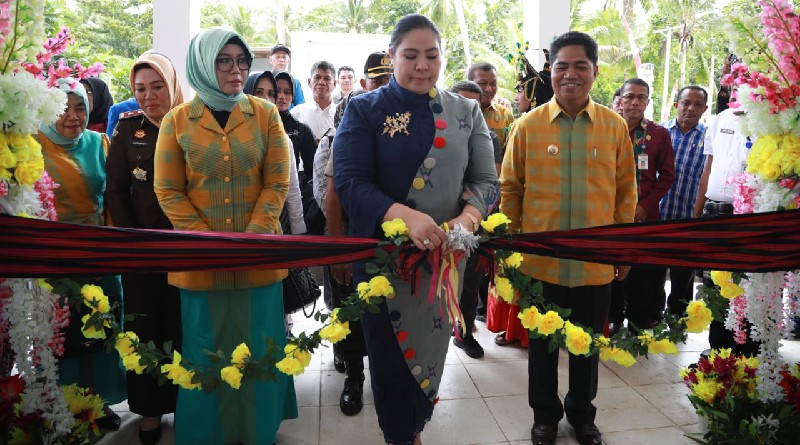 Resmikan Sentra Tenun Wabula Agysta Berharap Pengrajin Perhatikan Perkembangan Trend