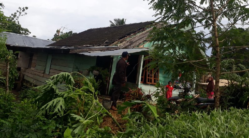 Angin Puting Beliung, 21 Rumah Warga Lasalimu selatan Rusak Angin Puting Beliung, 21 Rumah Warga Lasalimu selatan Rusak