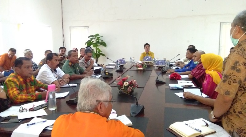 Bupati Minta Kades/Lurah Pantau Warga Yang Keluar Masuk Daerah Bupati Minta Kades/Lurah Pantau Warga Yang Keluar Masuk Daerah