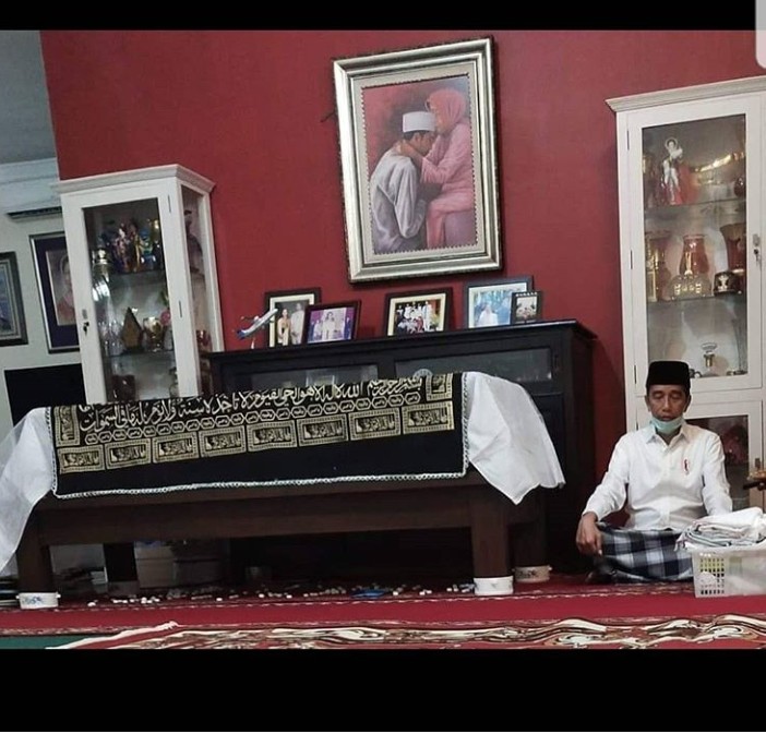 Ibunda Jokowi Meninggal Dunia, Jokowi Minta Para Menteri Tak Pergi ke Solo untuk Melayat Ibunya