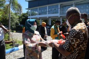Para Kepsek SD Baubau Patungan Beli 3,5 ton Beras  Untuk Orangtua Siswa Terkena Dampak  Korona