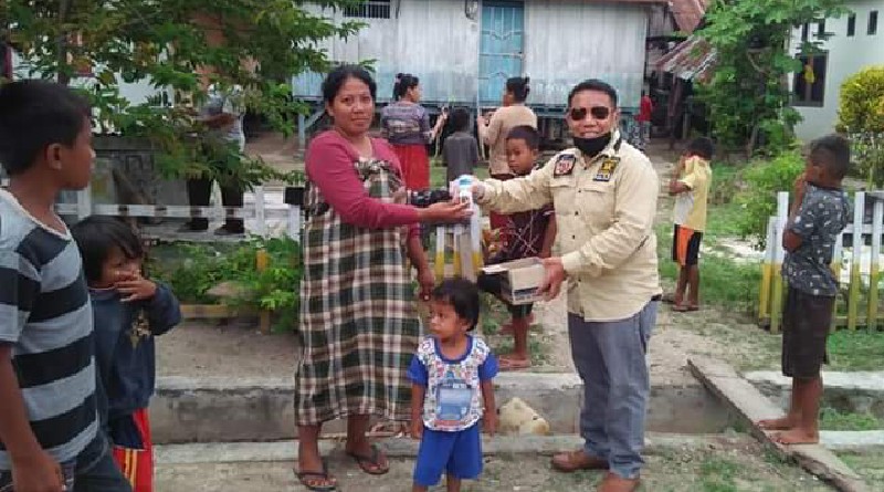 PKS Buton Bagi-Bagi 500 Masker Kepada Warga