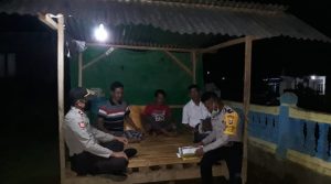 Patroli Malam Hari, Polsek Wolowa Himbau Warga Cegah Corona