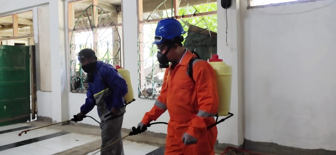 Cegah Corona, Gugus Tugas covid 19 Kemenag Pemprov Semprot Disinfektan