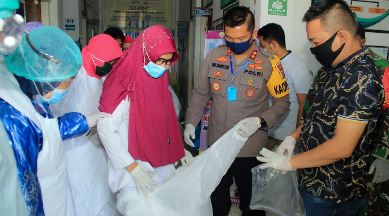 Posko Bersama Relawan Covid-19 Baubau Salurkan Bantuan Tahap 2