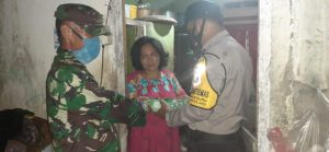 Dirikan Dapur Umum, Polres Baubau dan Kodim 1413 Buton Bagikan 150 Nasi Kotak kepada Warga Terkena Dampak Korona