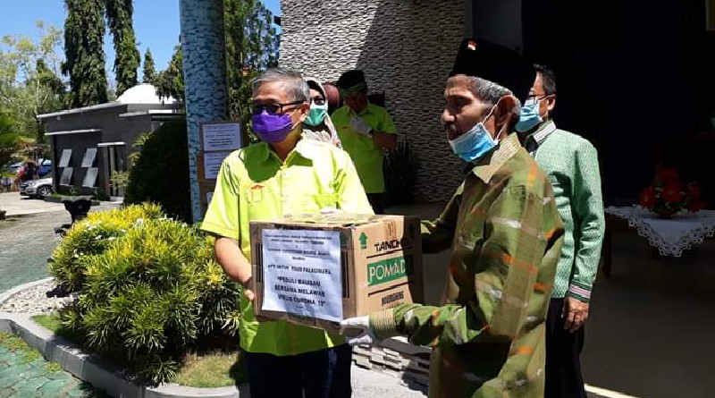 Warga Tionghoa dan Hotel Zenith Baubau Bantu APD Tenaga Medis