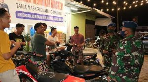 Anggota Lanud HLO Kendari Patroli Sosial Distancing