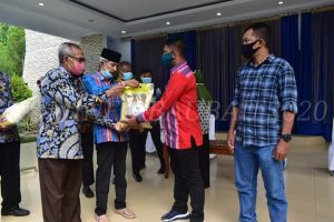 Walikota Serahkan Paket Santunan Ramadan