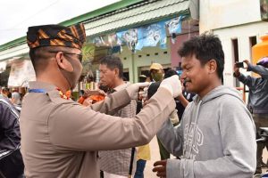 Berdedikasi Cegah Penyebaran Covid-19 Kapolres Baubau Berikan Penghargaan
