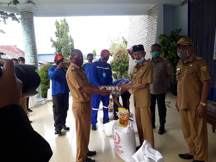 Walikota Baubau Bagikan Bantuan Senilai Rp 500.000 Per KPM