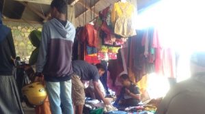 Meski Corona H-2 Idul Fitri, Pasar di Buton Kian Ramai