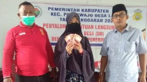 Pemdes Lapodi Salurkan BLT Tahap Pertama