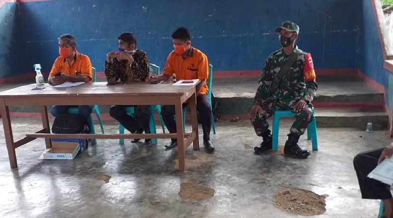 Babinsa 1413 / 10 Gu Pantau Penyaluran Dana BST Kelurahan Bombonawulu Babinsa 1413 / 10 Gu Pantau Penyaluran Dana BST Kelurahan Bombonawulu