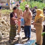 Dinsos salurkan Bantuan Kepada Korban Kebakaran Di Siomanuru