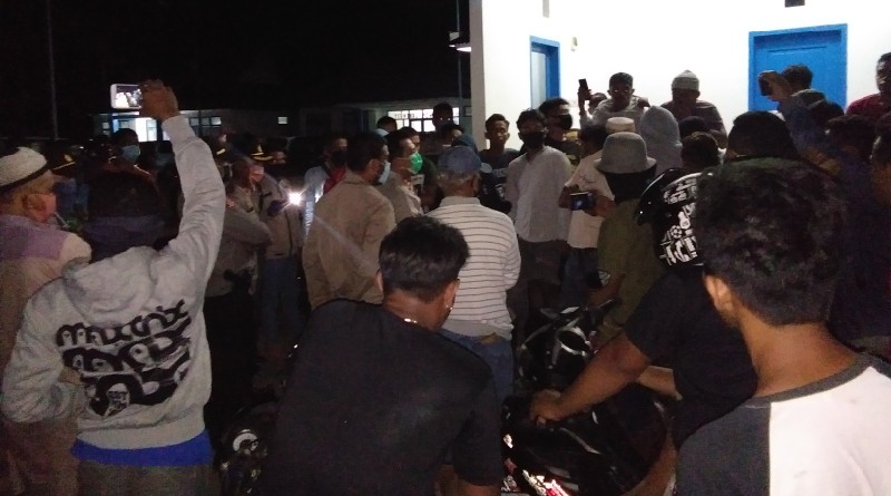 Pemuda Pasarwajo Tolak Kedatangan Kapal Mega Abadi Dari Obi