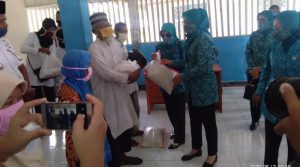 Hari Kedua TP PKK Buton Bagikan 258 Paket Sembako