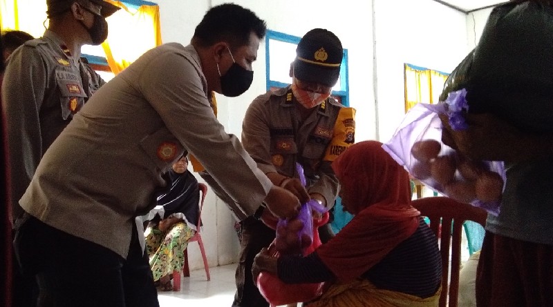 Polres Buton Salurkan Bantuan Paket Sembako, Di Desa Gunung Jaya Dan Sampuabalo