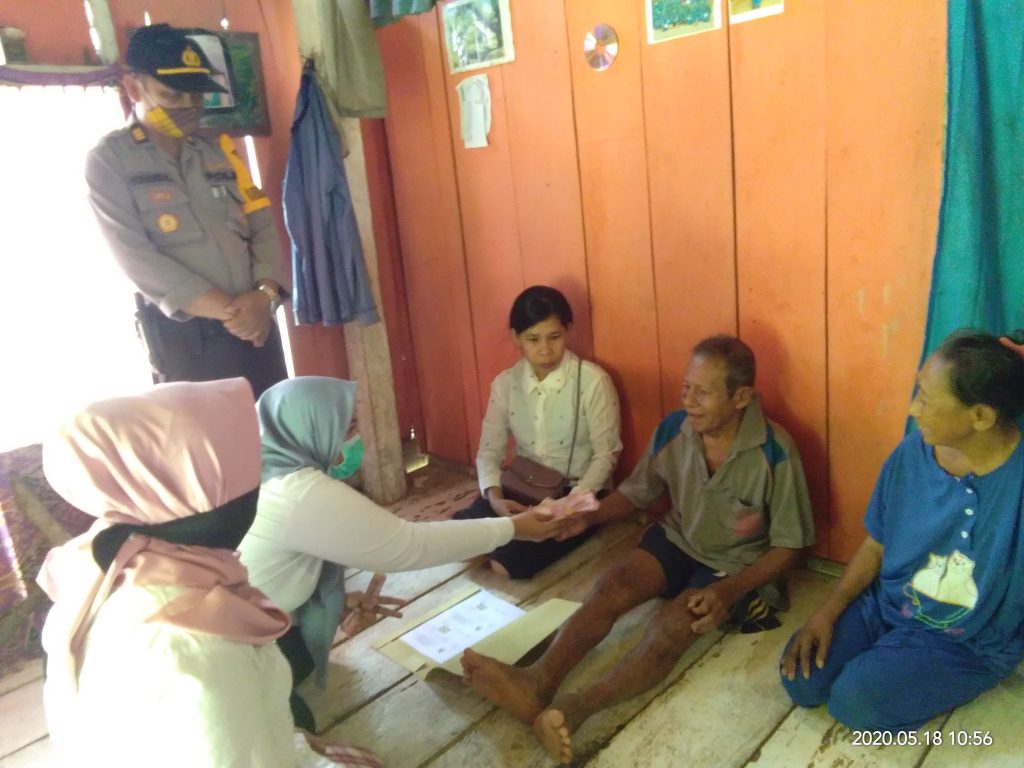 Lagi, LKS LU Butuuni Assalam Salurkan Bantuan Lansia Di Wolowa