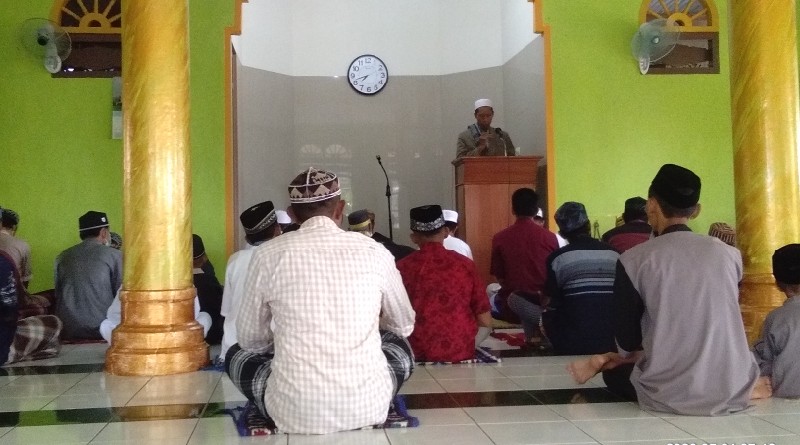 Warga di Buton Gelar Shalat Id di Masjid dan lapangan
