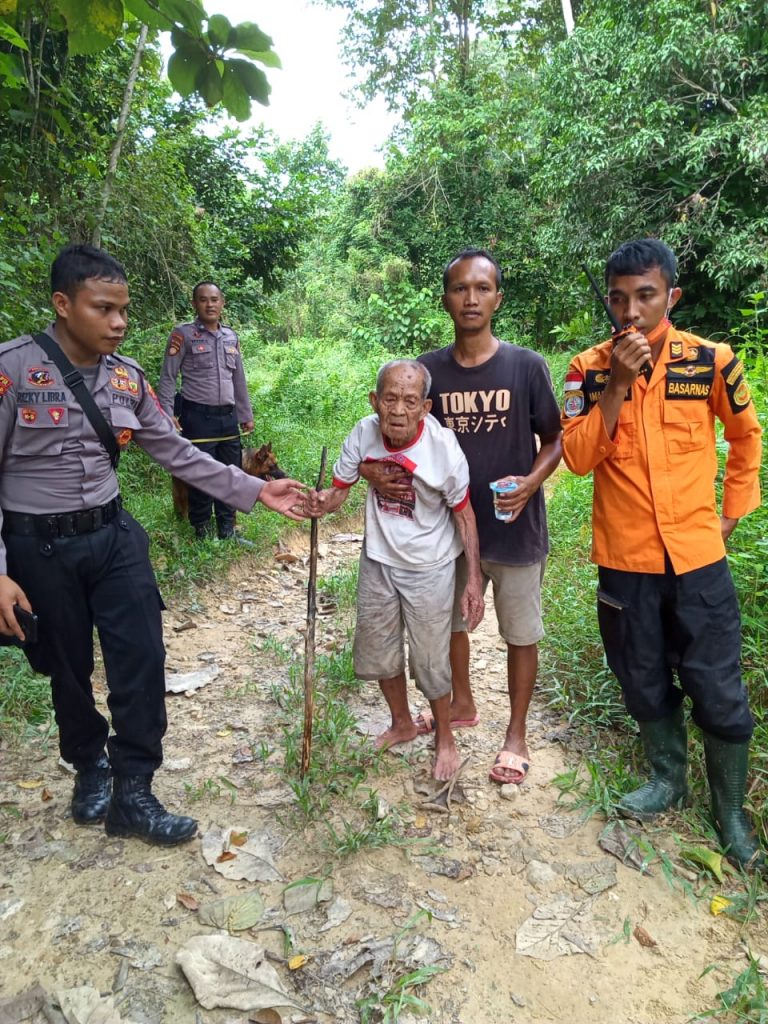 Hilang 3 Hari Di Hutan, Kakek Usia 100 Tahun Ditemukan dalam Keadaan Sehat