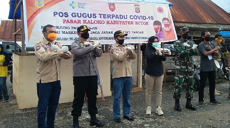 Cegah Corona, Forkopimda Buton Kembali Bagikan Masker di Pasar