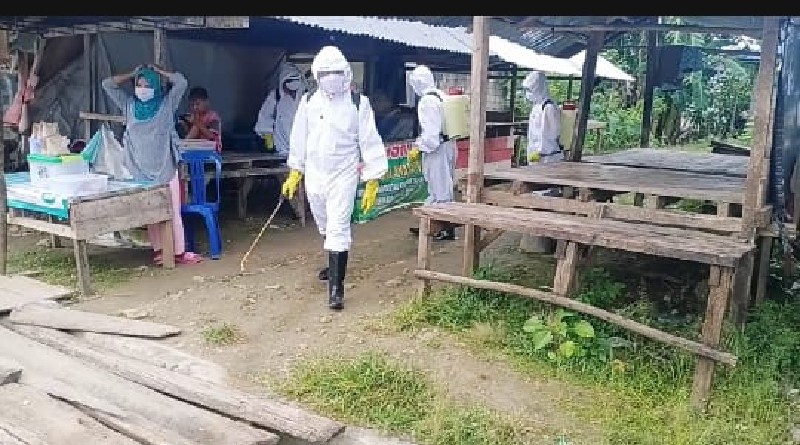 Kompak Cegah Corona, Warga Desa Kabawakole Lakukan Penyemprotan Disinfektan